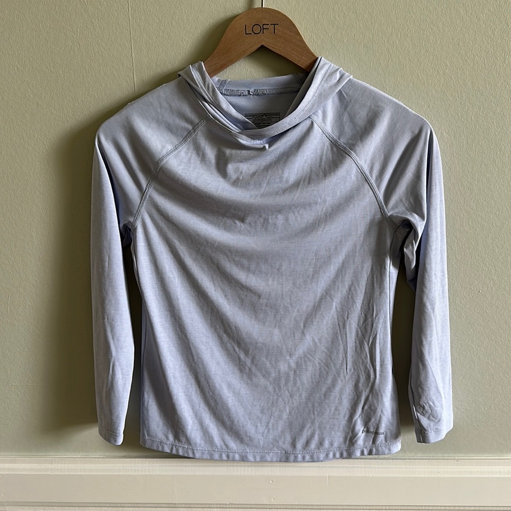 Patagonia 50 UPF stretch performance girls tops, size medium 10 year-old Liliac
